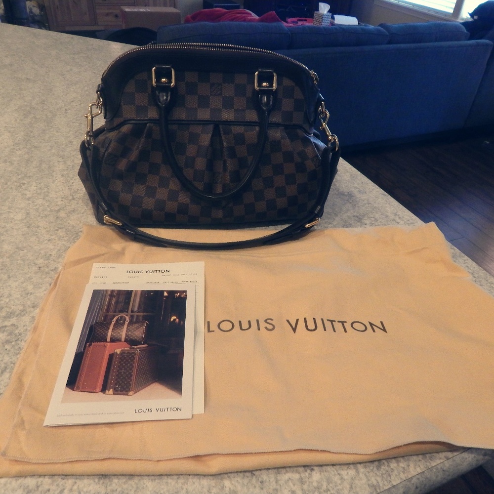 Authentic Louis Vuitton Trevi PM w/receipt